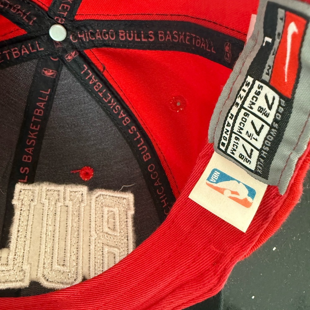 Officially NBA Chicago Bulls Draft Hat - Picture 8 of 8